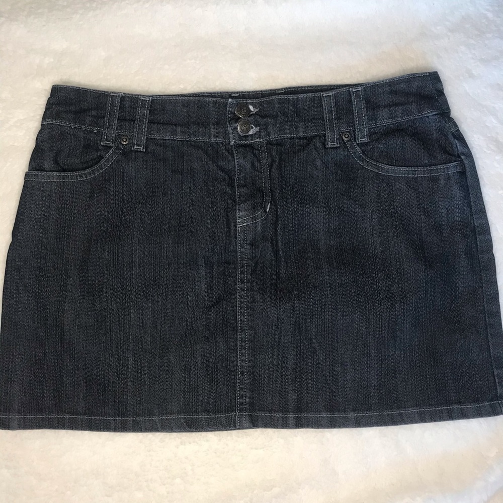 BILLABONG BLACK DENIM SKIRT SIZE 5